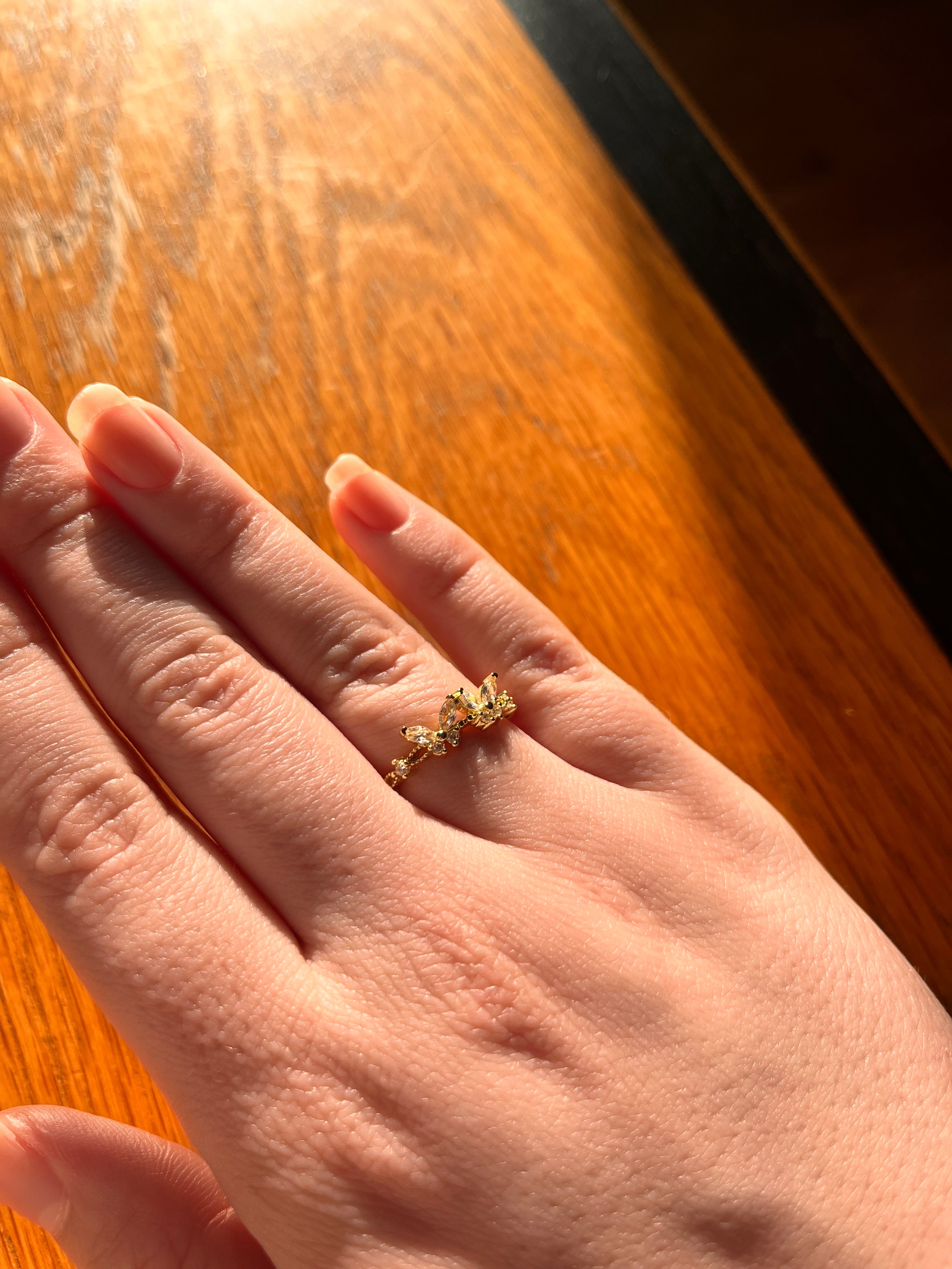 Eira Butterfly Taşlı İnce Yüzük | Belvora Luxe