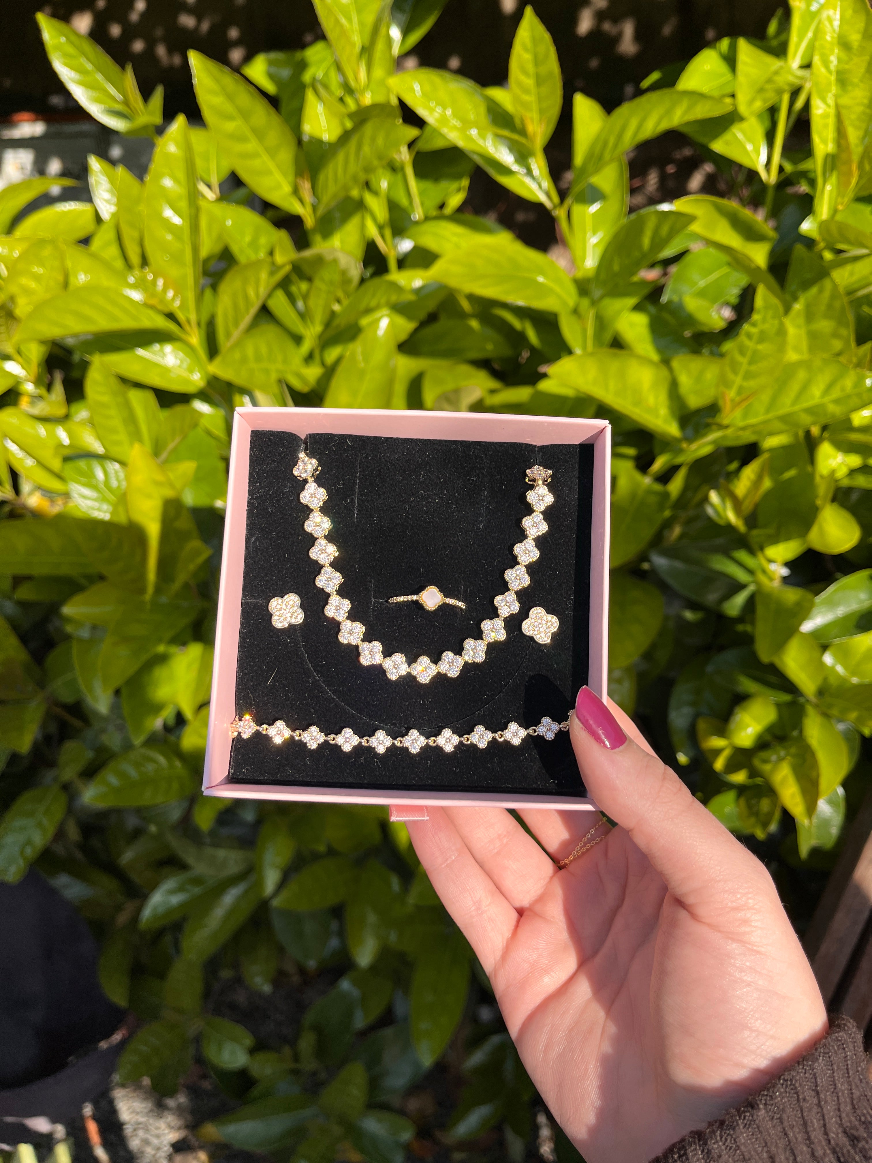 Eternal Blossom Yonca Takı Seti | Belvora Luxe