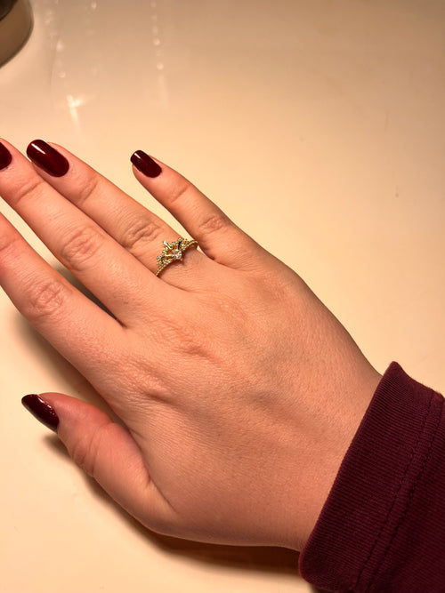 Arden Crown taşlı ince yüzük, altın renk kaplama, taç formunda zarif kadın yüzük tasarımı
