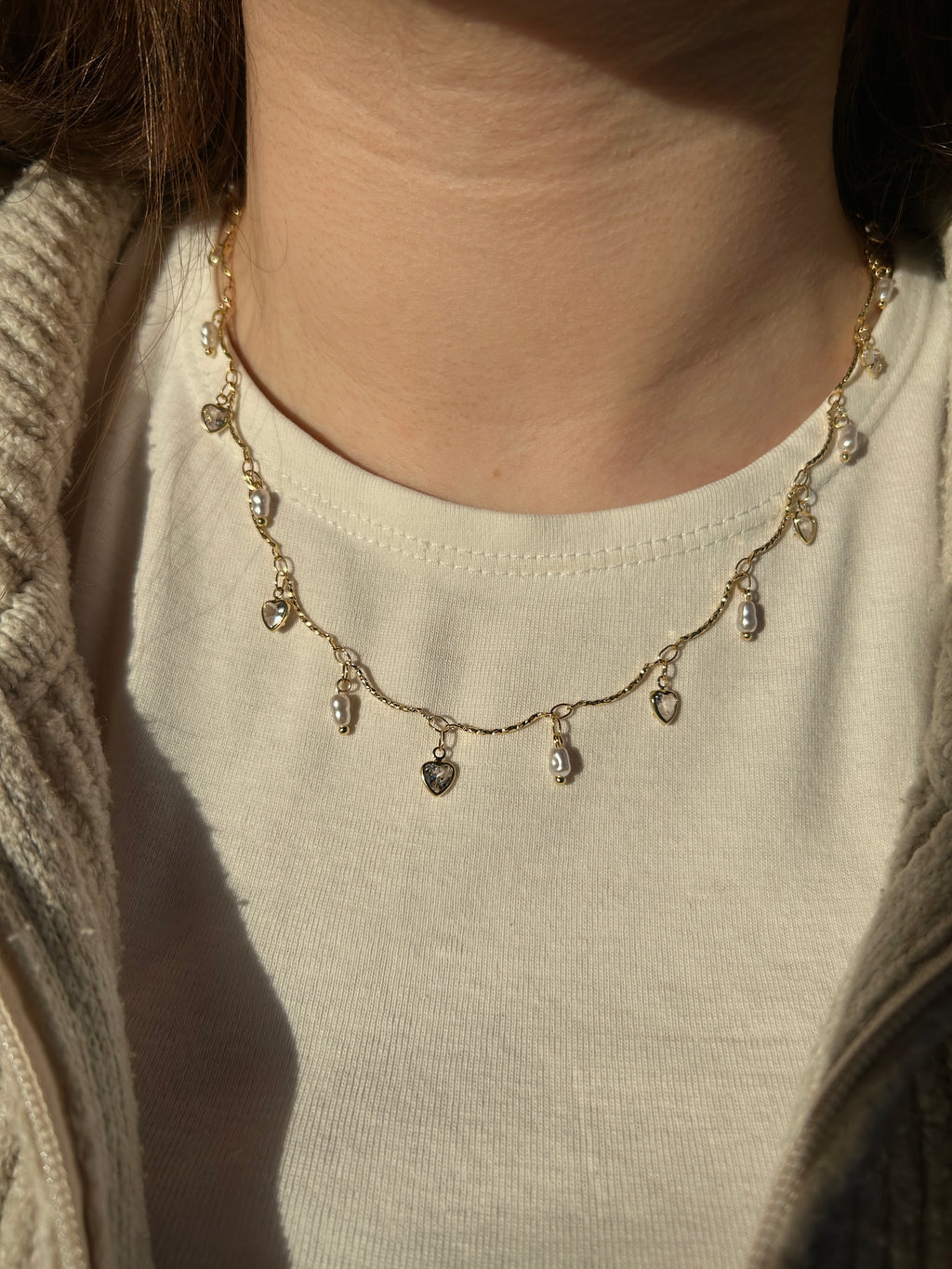 Zirkon Taşlı Kalp ve İnci Detaylı Altın Kaplama Charm Kolye | BelvoraLuxe